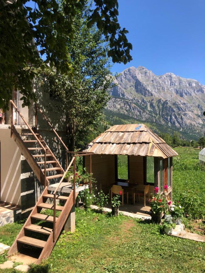 Guest House Ledio 발보너 외부 사진