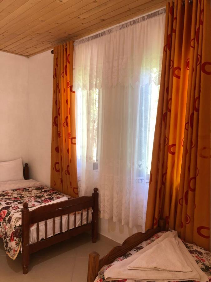 Guest House Ledio 발보너 외부 사진