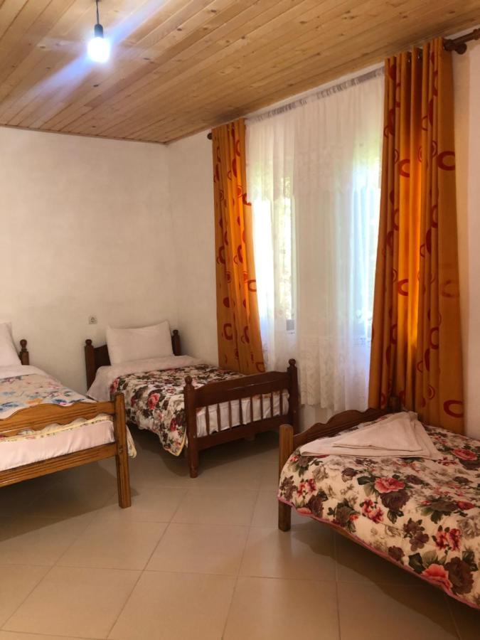 Guest House Ledio 발보너 외부 사진